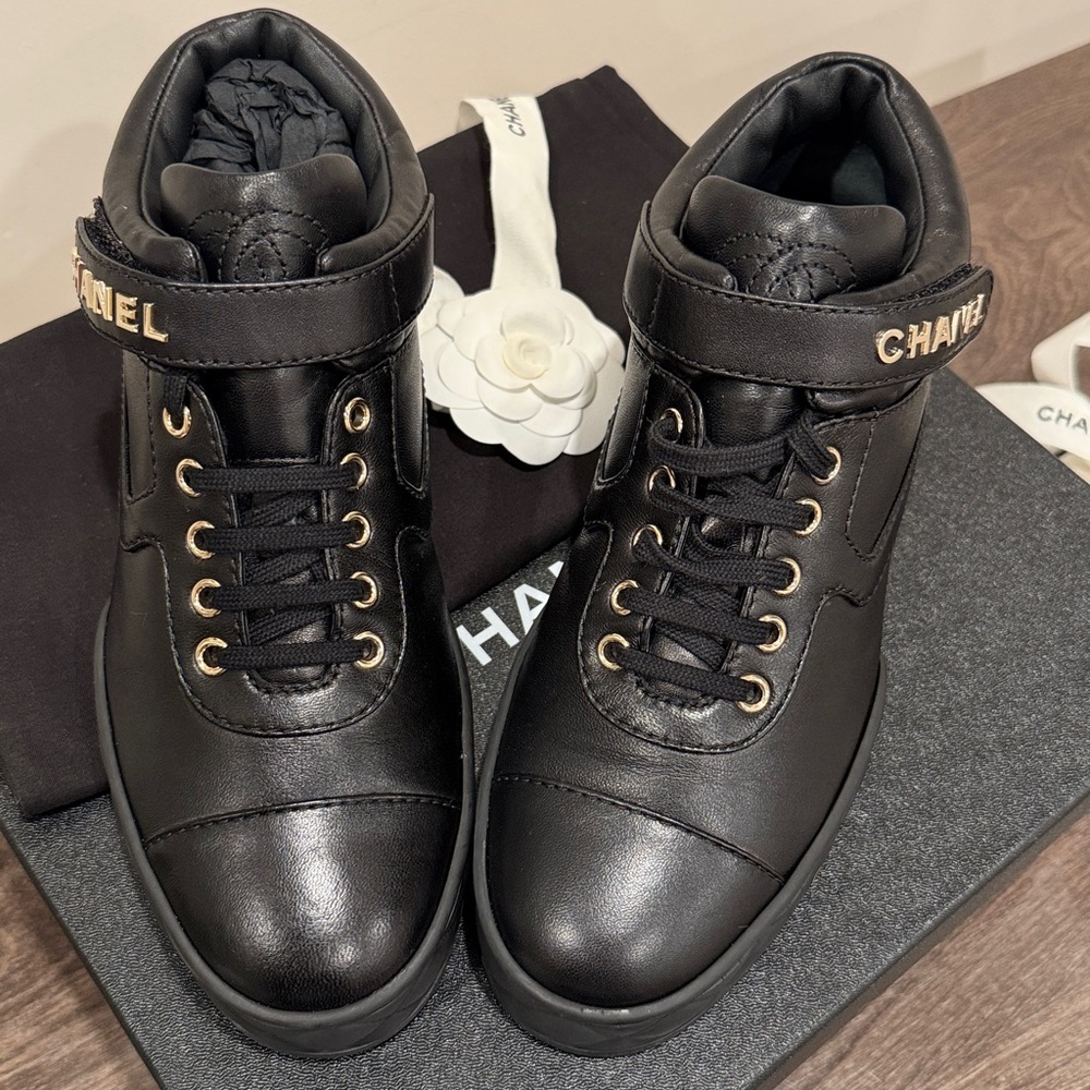 CHANEL Black Leather Sneakers. Authentic. Size 39